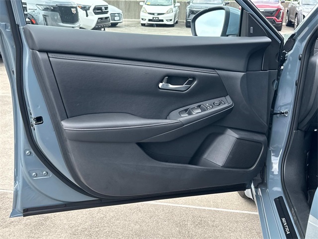 Vehicle image 13 of 18