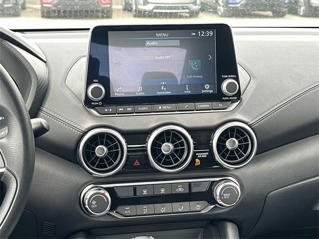 Vehicle image 11 of 18