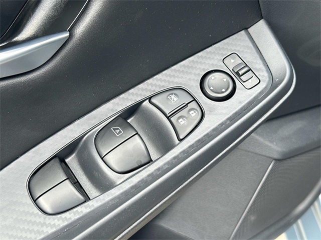 Vehicle image 16 of 18