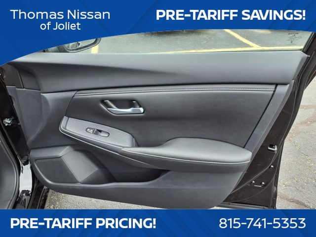 Vehicle image 19 of 25