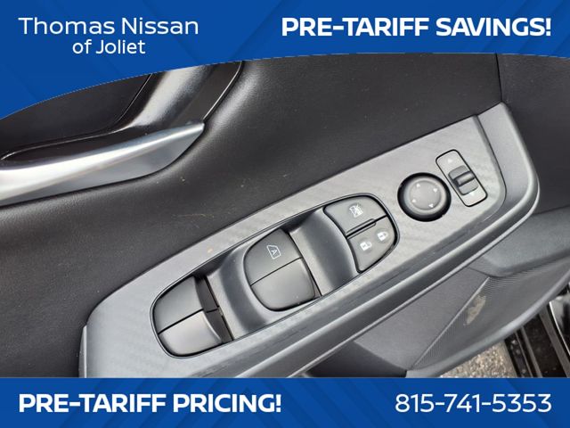 Vehicle image 21 of 25