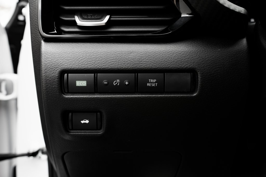 2025 Nissan Sentra SV Image 28 of 30