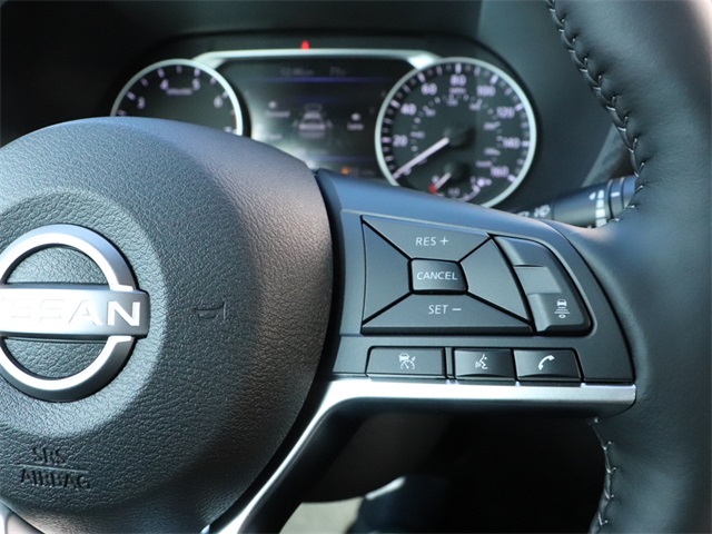Vehicle image 19 of 24
