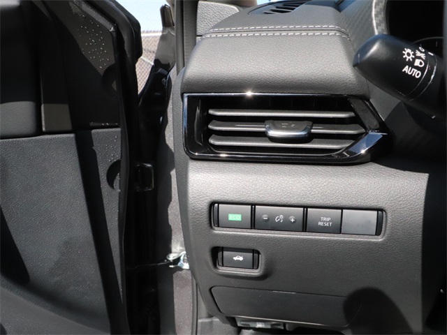 Vehicle image 23 of 24