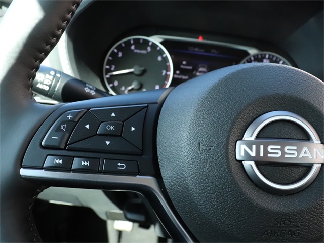 Vehicle image 18 of 24