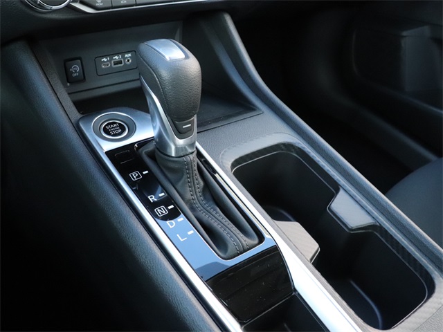 Vehicle image 21 of 24