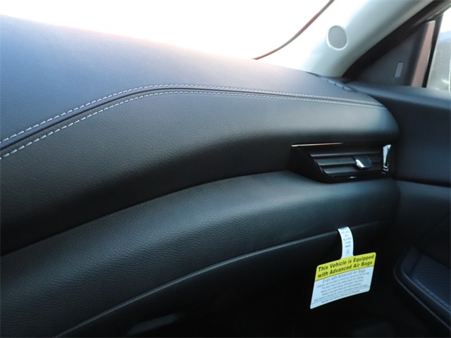 Vehicle image 22 of 24