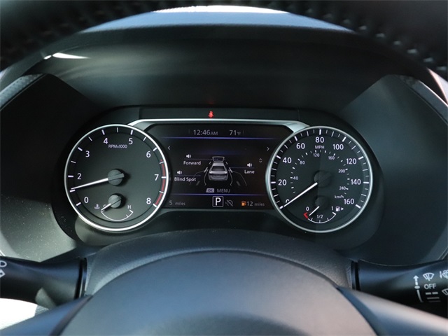 Vehicle image 17 of 24