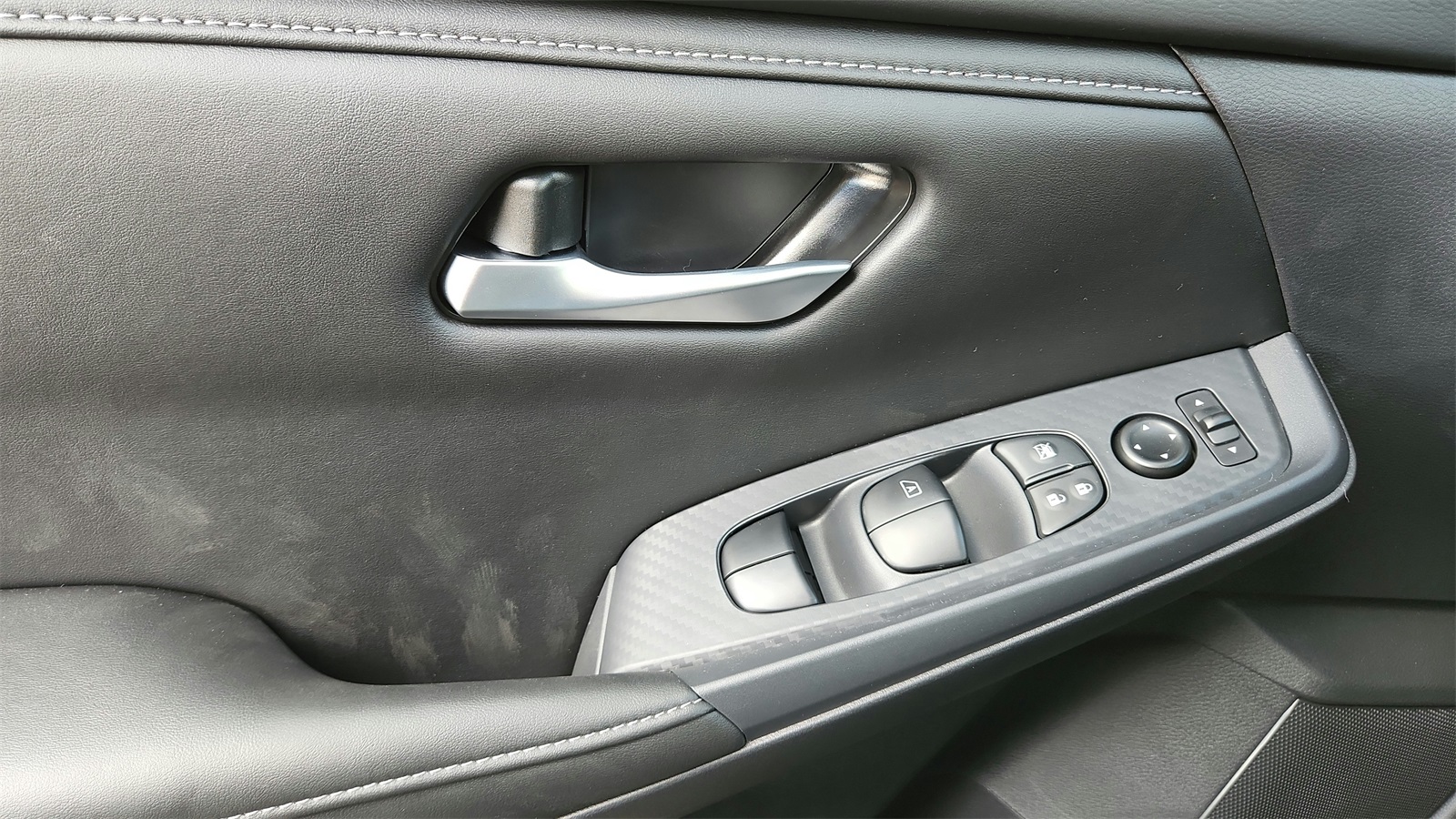 Vehicle image 13 of 34