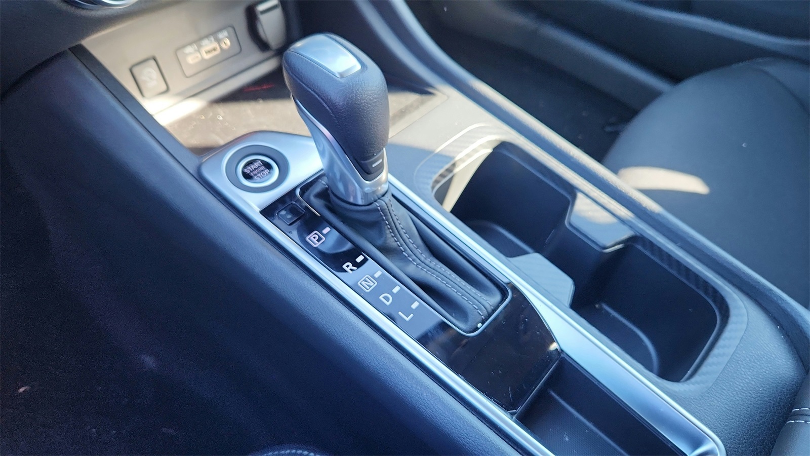 Vehicle image 17 of 34