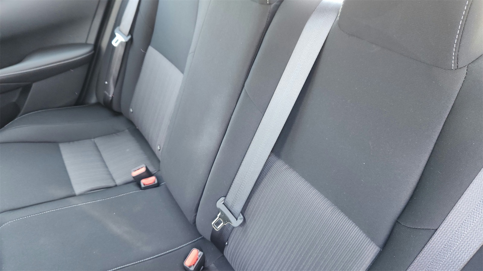 Vehicle image 23 of 34