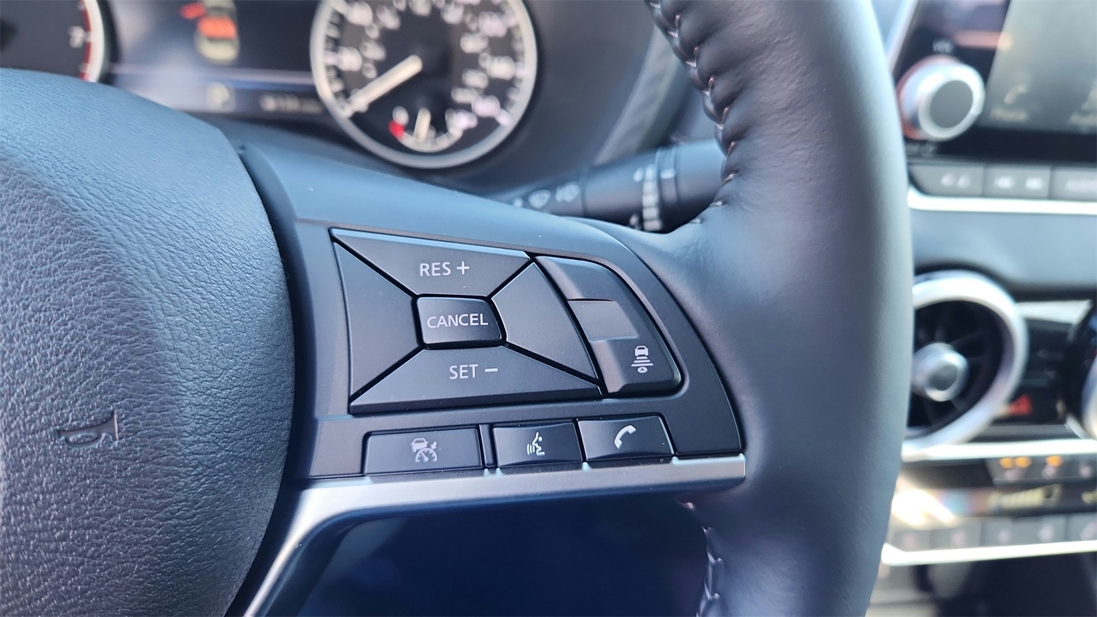Vehicle image 31 of 34