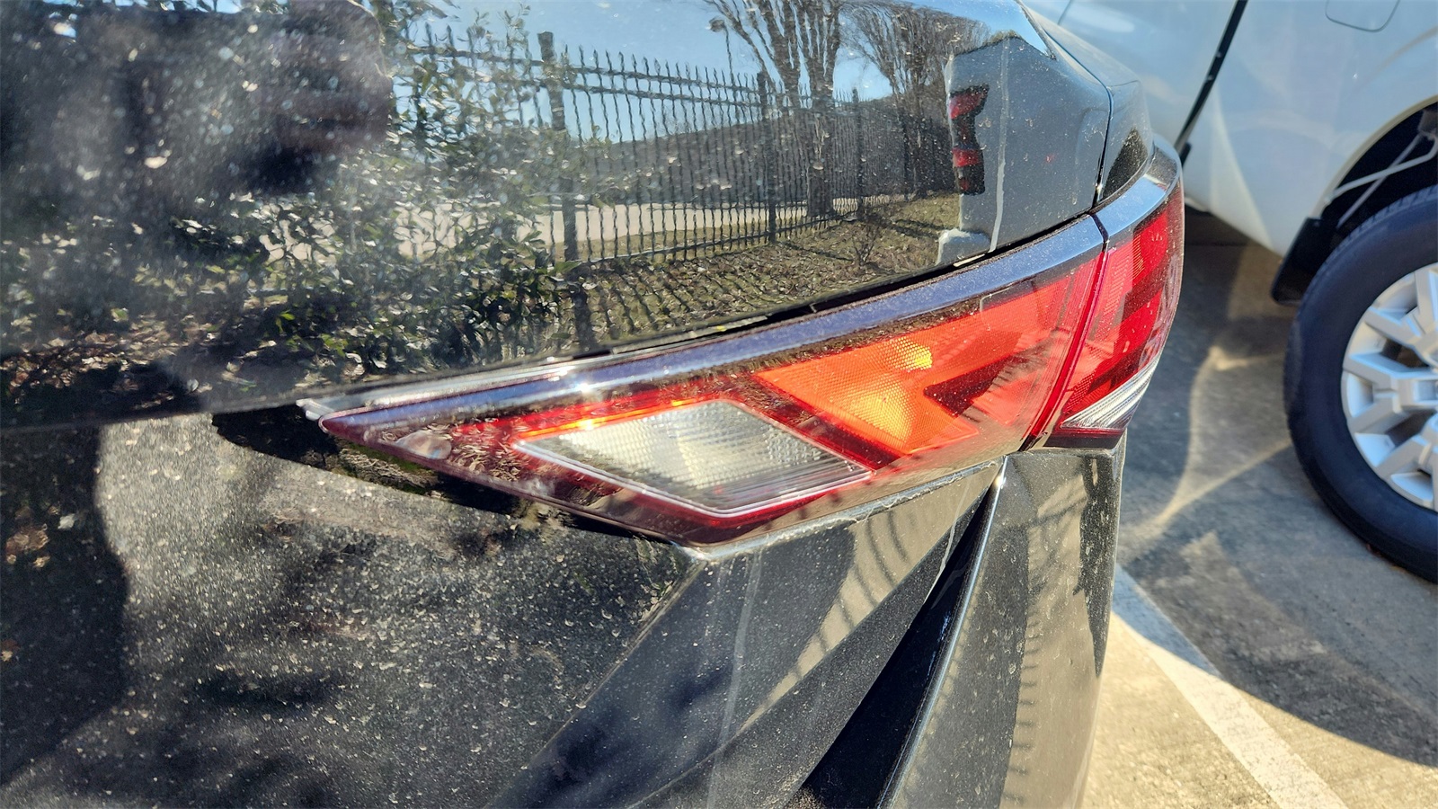 Vehicle image 25 of 34