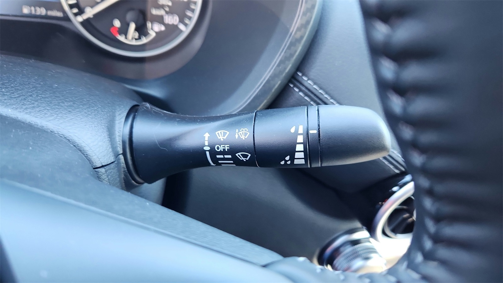 Vehicle image 32 of 34