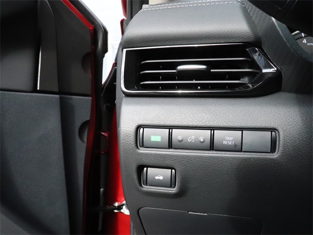 Vehicle image 27 of 28