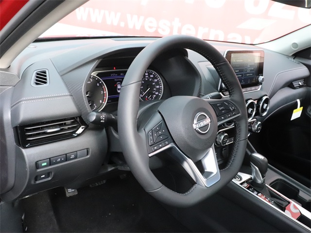Vehicle image 17 of 28