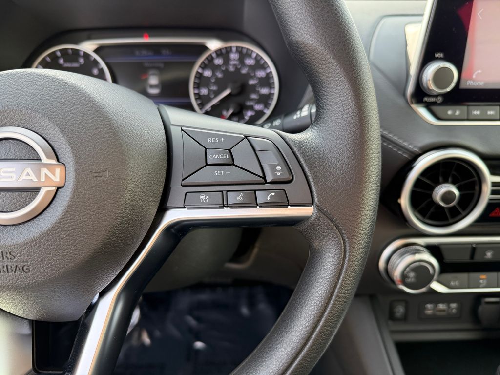 Vehicle image 17 of 28