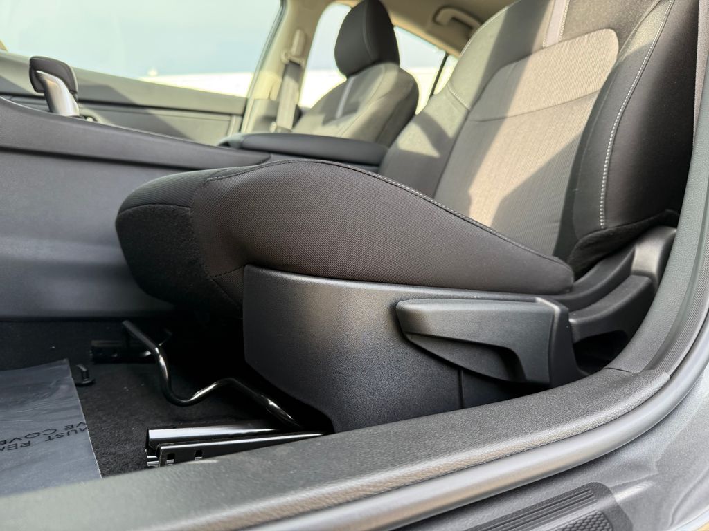 Vehicle image 12 of 28