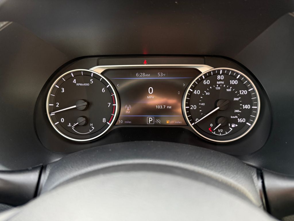 Vehicle image 18 of 28