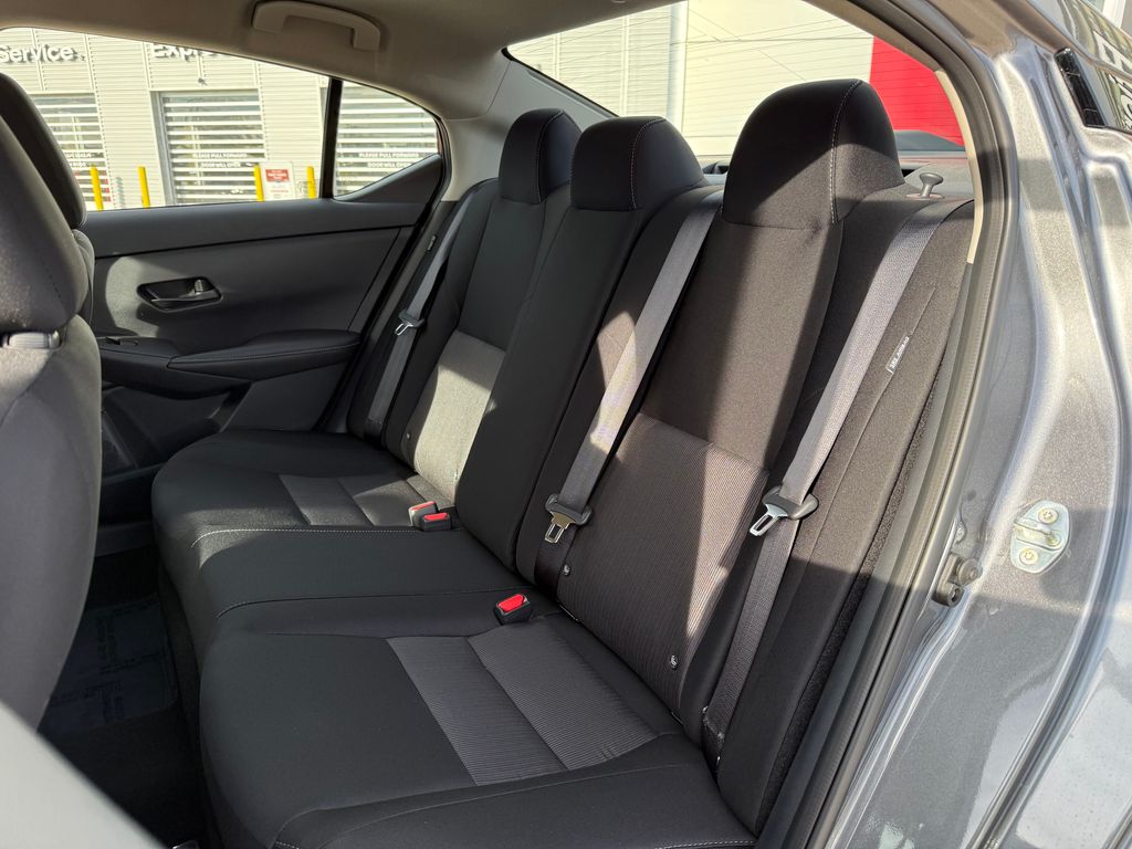 Vehicle image 24 of 28