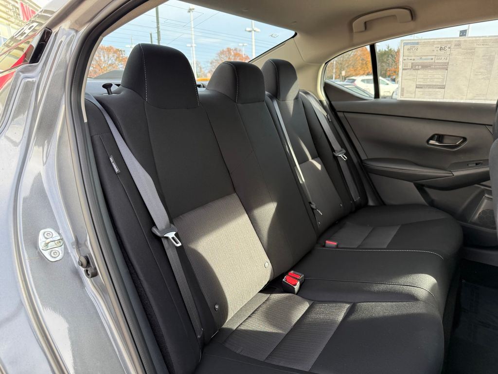 Vehicle image 26 of 28