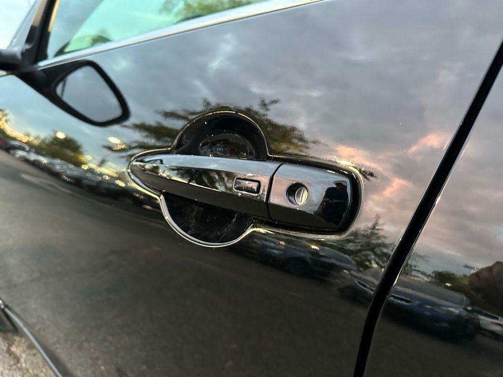 Vehicle image 10 of 28