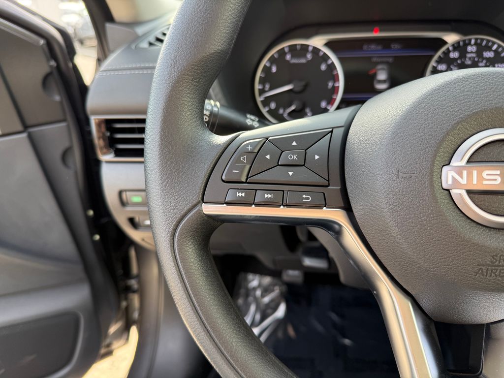 Vehicle image 16 of 28