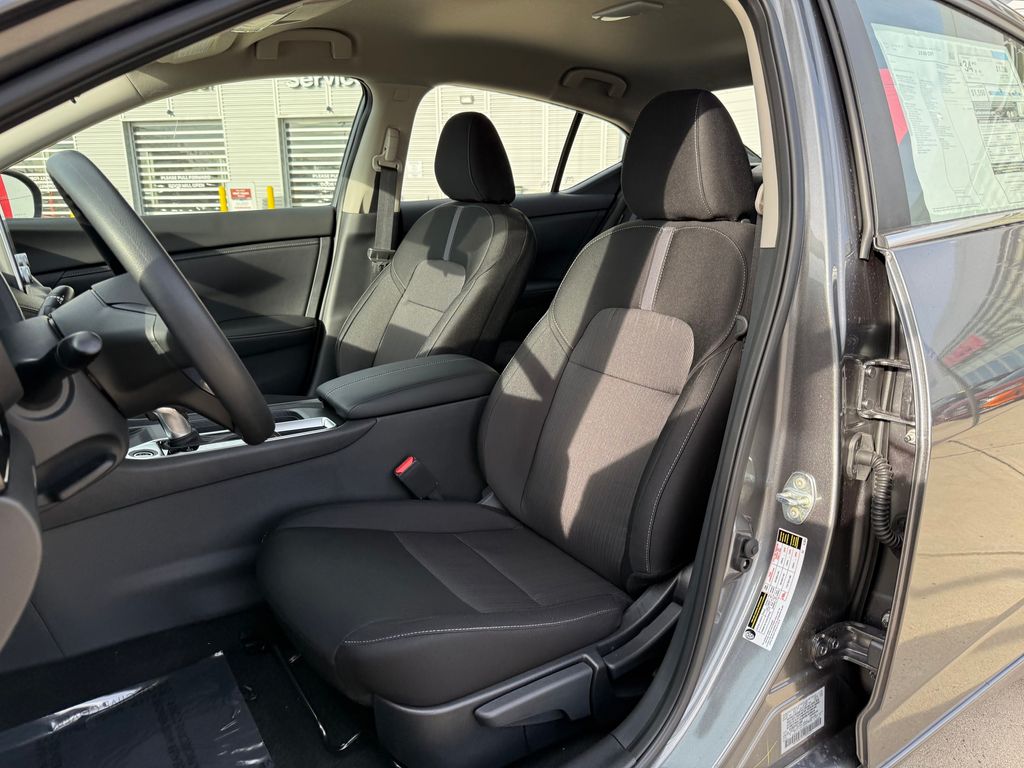 Vehicle image 11 of 28