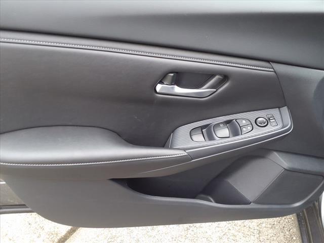 Vehicle image 6 of 14