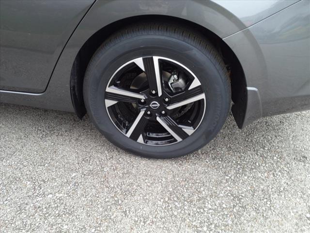 Vehicle image 4 of 14