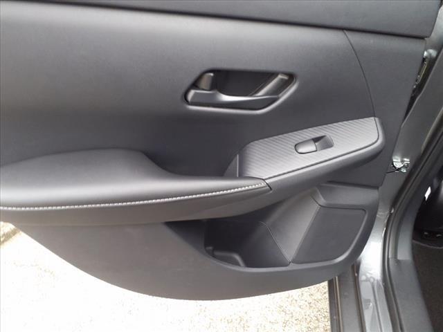 Vehicle image 8 of 14