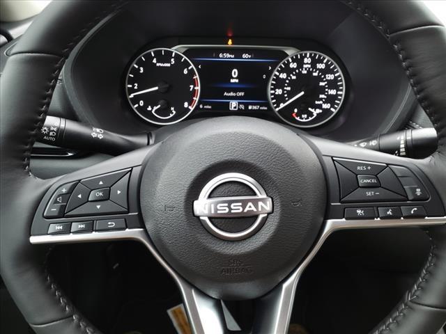 Vehicle image 10 of 14