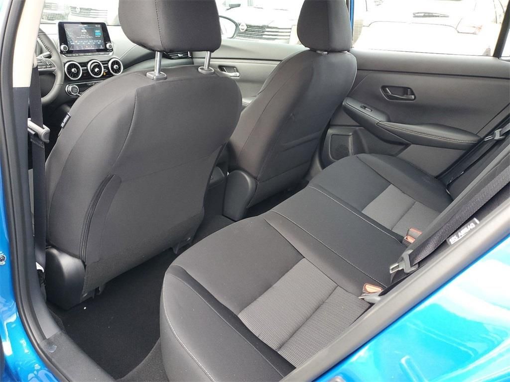 Vehicle image 7 of 9