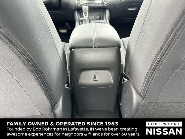 Vehicle image 17 of 37