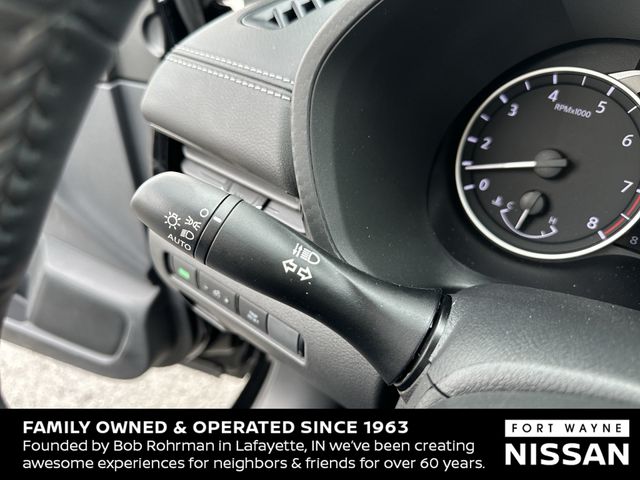 Vehicle image 21 of 37