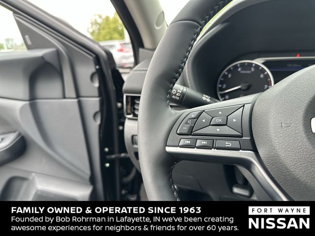 Vehicle image 33 of 37