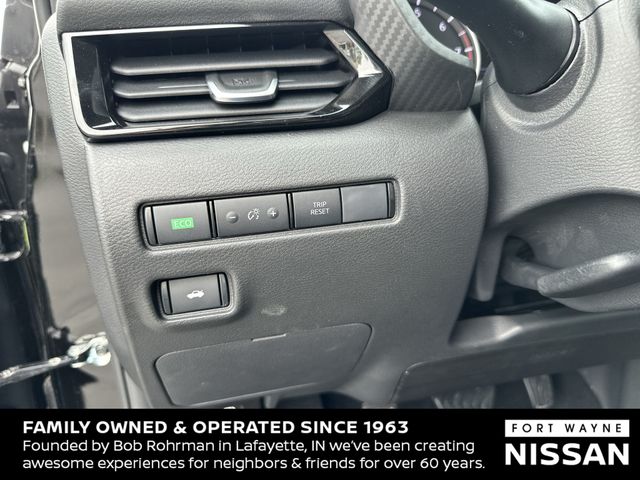 Vehicle image 16 of 37