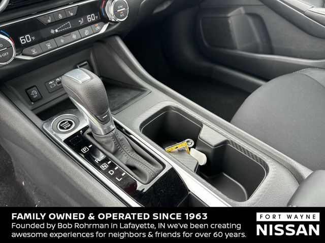 Vehicle image 23 of 37