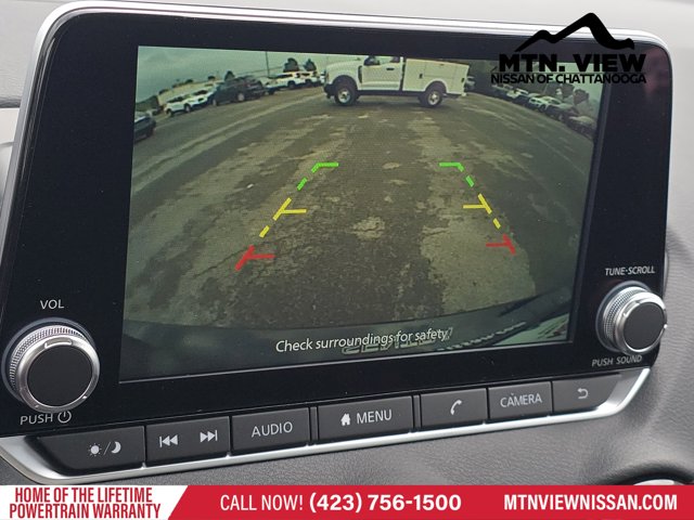 Vehicle image 16 of 18