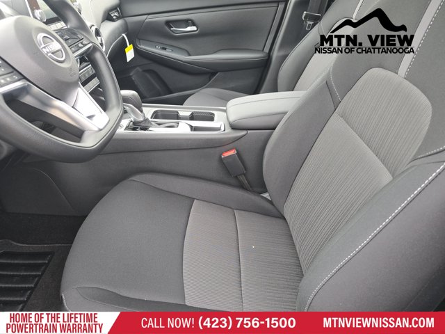 Vehicle image 10 of 18