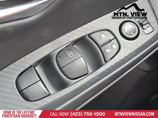 Vehicle image 12 of 18