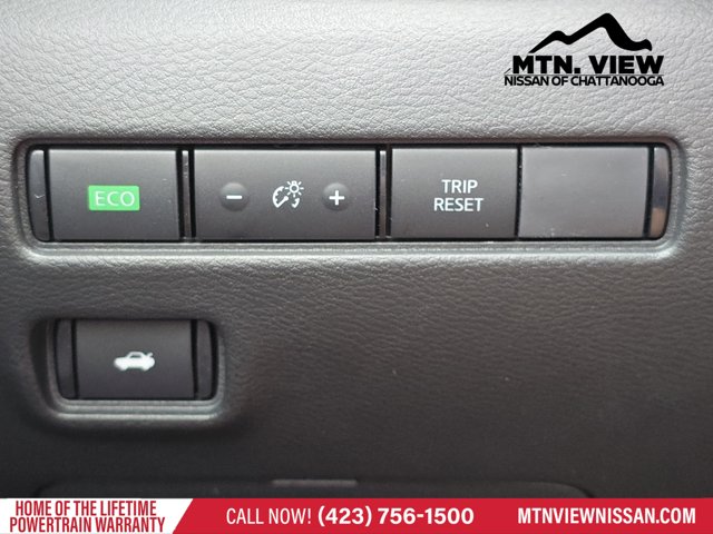 Vehicle image 13 of 18