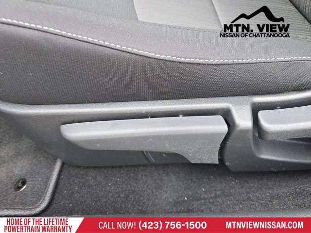 Vehicle image 9 of 18