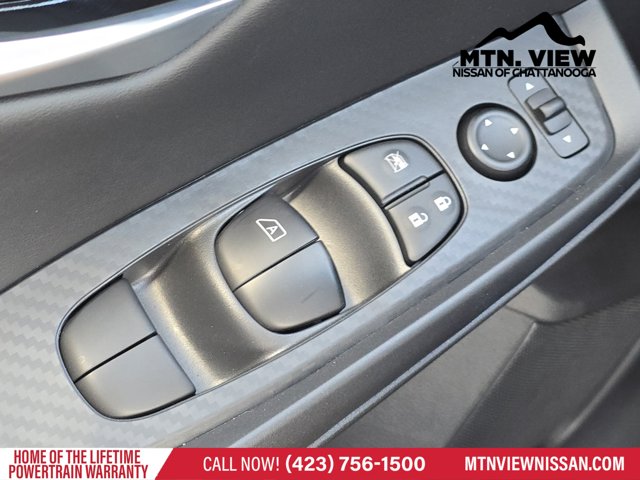 Vehicle image 12 of 18