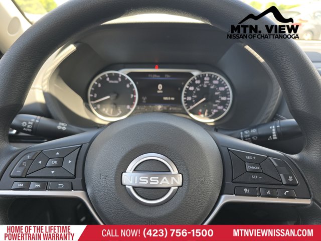 Vehicle image 14 of 18