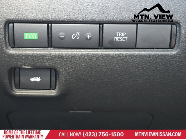 Vehicle image 13 of 18
