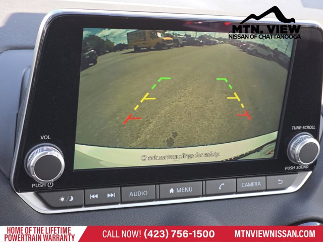 Vehicle image 16 of 18