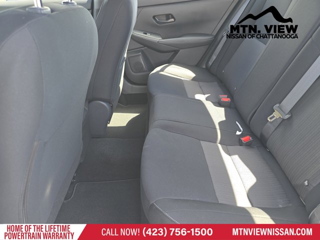 Vehicle image 11 of 18