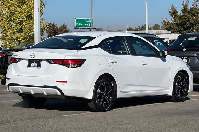 Vehicle image 5 of 21