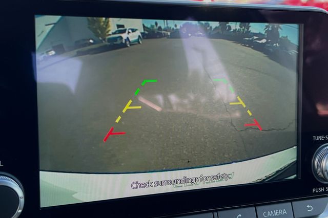 Vehicle image 15 of 21